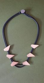 Zwart Rubber en goudkleurige aluminium ketting 65 cm nr.2, Sieraden, Tassen en Uiterlijk, Kettingen, Verzenden, Nieuw, Zwart, Kunststof