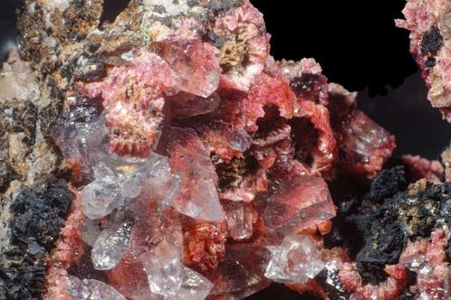 TALMESSIET met CALCIET uit Bou Azzer., Verzamelen, Mineralen en Fossielen, Mineraal, Ophalen of Verzenden