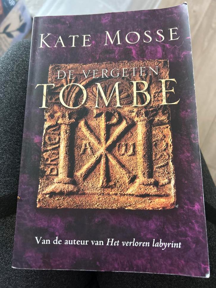 De Vergeten Tombe - Kate Mosse, Boeken, Historische romans, Zo goed als nieuw, Ophalen of Verzenden