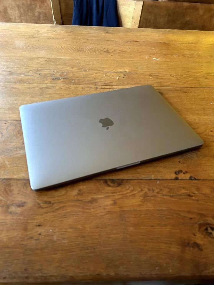 Macbook pro, 15 inch, 2017 (met touchbar) en oplader, Computers en Software, Apple Macbooks, Gebruikt, MacBook Pro, 15 inch, 2 tot 3 Ghz