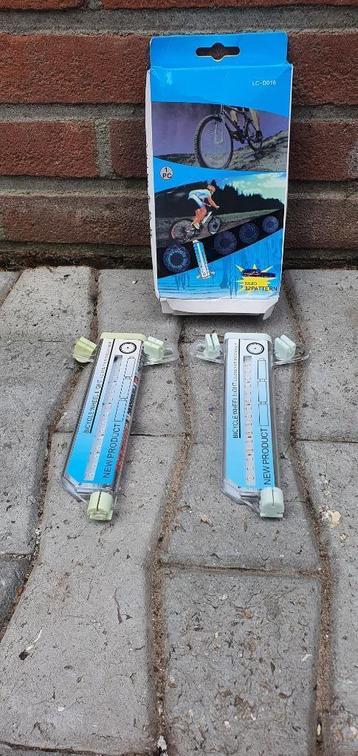 te koop set fiets verlichting voor in het wiel beschikbaar voor biedingen