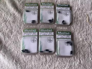 adv 69 / NIEUW set 6 blisters wormloodjes MUSTAD beschikbaar voor biedingen