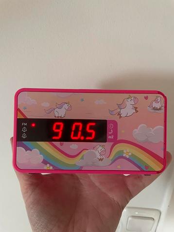 Roze Kinderwekker met Radio - Eenhoorn Design beschikbaar voor biedingen