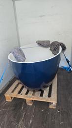 Donker blauwe vrijstaand  bad van keramische, Huis en Inrichting, Badkamer | Complete badkamers, Ophalen, Zo goed als nieuw