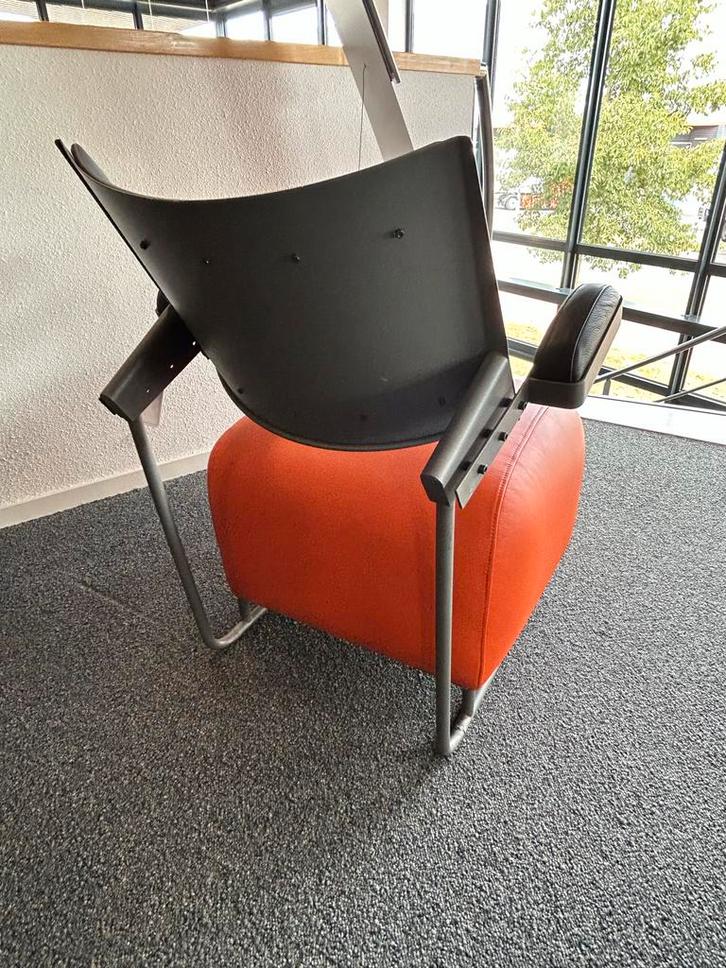 Design Fauteuil Oranje/Zwart, Huis en Inrichting, Fauteuils, Gebruikt, Metaal, 50 tot 75 cm, Minder dan 75 cm, Ophalen of Verzenden