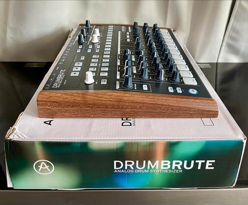 — ARTURIA DRUMBRUTE — Compleet & ZGAN, Muziek en Instrumenten, Drumcomputers, Ophalen of Verzenden