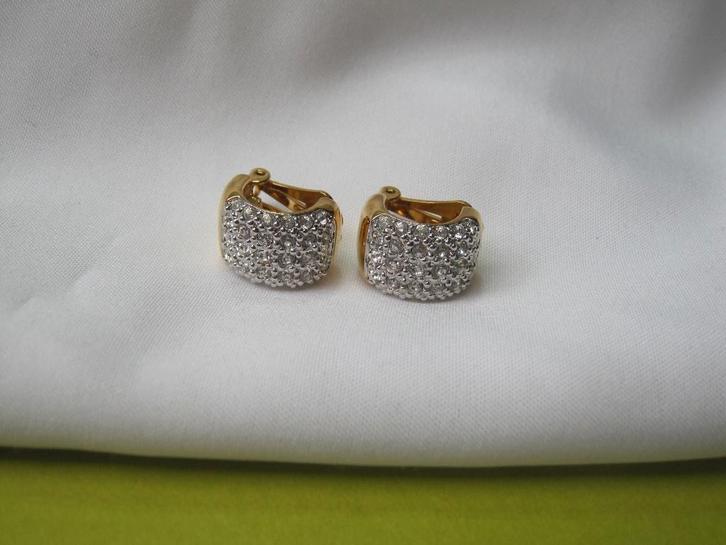 Oorbellen Swarovski klein half rond/ kristal rijnsteentjes, Sieraden, Tassen en Uiterlijk, Oorbellen, Zo goed als nieuw, Overige materialen