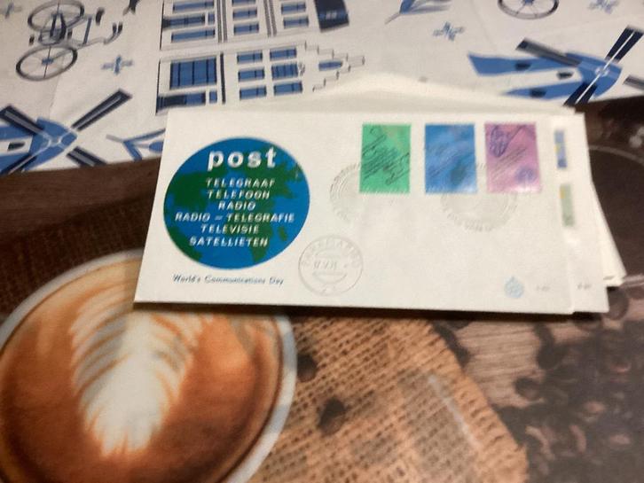 No9161 Suriname E83 Heb ook van Nederland jaargangen fdc, Postzegels en Munten, Postzegels | Eerstedagenveloppen, Onbeschreven