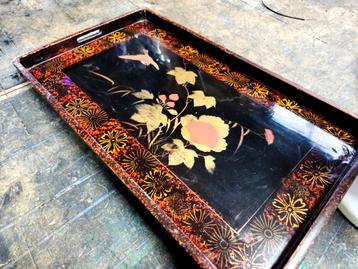 Antiek Chinees Dienblad, Mooi Gedecoreerd beschikbaar voor biedingen