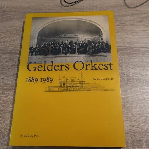 Gelders Orkest 1889-1989 Arnhemsche orkestvereeniging, Boeken, Geschiedenis | Stad en Regio, Gelezen, 20e eeuw of later, Ophalen of Verzenden