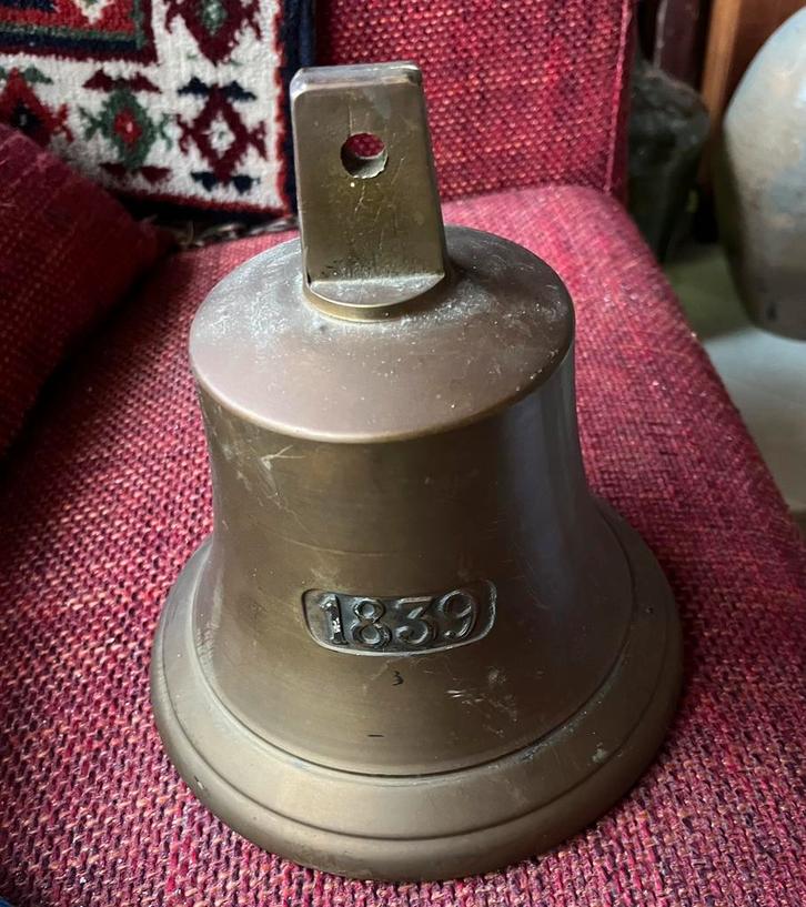 Grote Zware Antieke Bronzen Bel met Klepel, Antiek en Kunst, Antiek | Koper en Brons, Brons, Ophalen