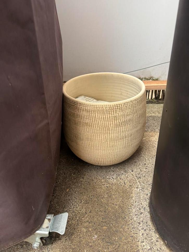 Mooie ronde plantenpot, Tuin en Terras, Bloempotten, Gebruikt, Aardewerk, Binnen, Minder dan 40 cm, Minder dan 25 cm, Rond, Ophalen