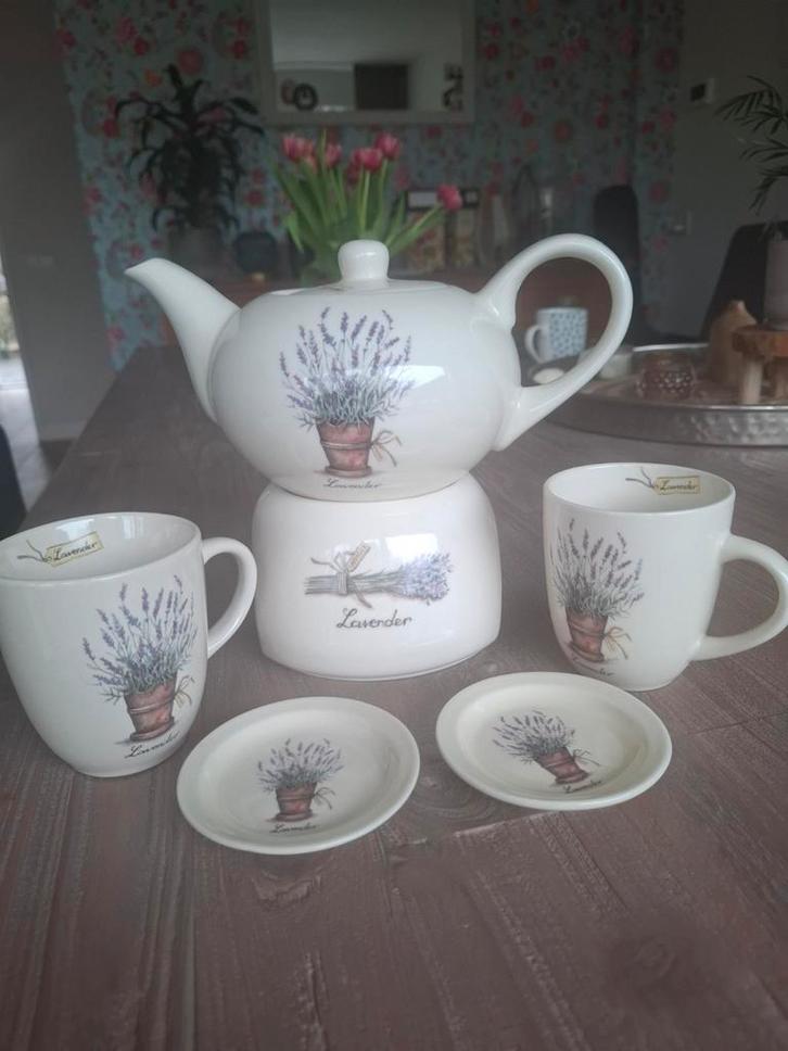 Theeservies JET Lavender - Compleet en in goede staat, Huis en Inrichting, Keuken | Servies, Zo goed als nieuw, Compleet servies
