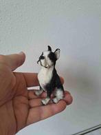 Boston terrier hond van kunsthars zittend 4.5x6x9cm, Ophalen of Verzenden, Zo goed als nieuw, Hond of Kat, Beeldje of Figuurtje