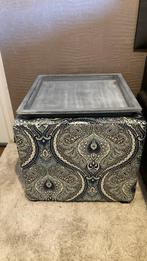 Nieuwe hocker / poef gestoffeerd met gobelin meubelstof, Ophalen, Nieuw, Vierkant, Minder dan 50 cm