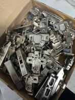 32 Scharnieren voor Kasten - Diverse Types, Doe-het-zelf en Verbouw, Ophalen of Verzenden, Gebruikt, Overige materialen, Scharnier