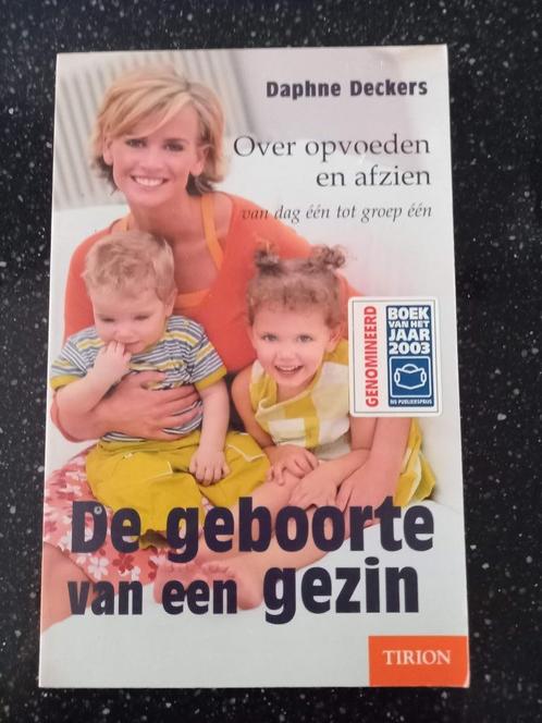 De geboorte van een gezin Daphne Deckers, Boeken, Zwangerschap en Opvoeding, Zo goed als nieuw, Opvoeding tot 6 jaar, Ophalen of Verzenden