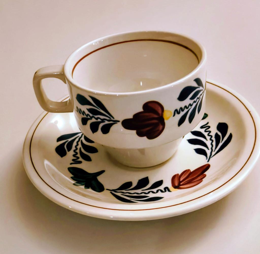 13 KOFFIE KOPJES + 4 THEEKOPPEN + LEPELBEKER + KOEKTROMMEL, Ophalen, Zo goed als nieuw, Kop(pen) en/of Schotel(s), Aardewerk