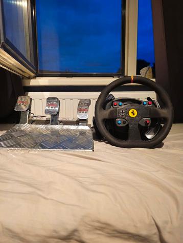 Thrustmaster t500rs met Ferrari alcantara stuur beschikbaar voor biedingen