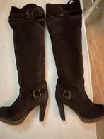 Overknee laarzen. Suede. Donkerbruin. 41, Kleding | Dames, Hoge laarzen, Bruin, Ophalen of Verzenden, Zo goed als nieuw