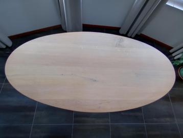 Ovalen tafel massief eikenhout  beschikbaar voor biedingen