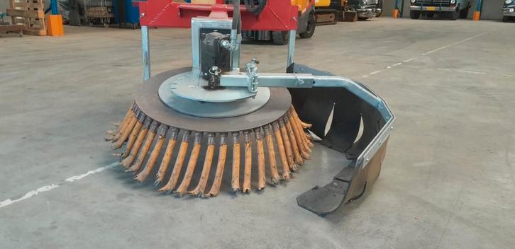 onkruidborstel tbv shovel of heftruck, Tuin en Terras, Veegmachines, Zo goed als nieuw, Ophalen