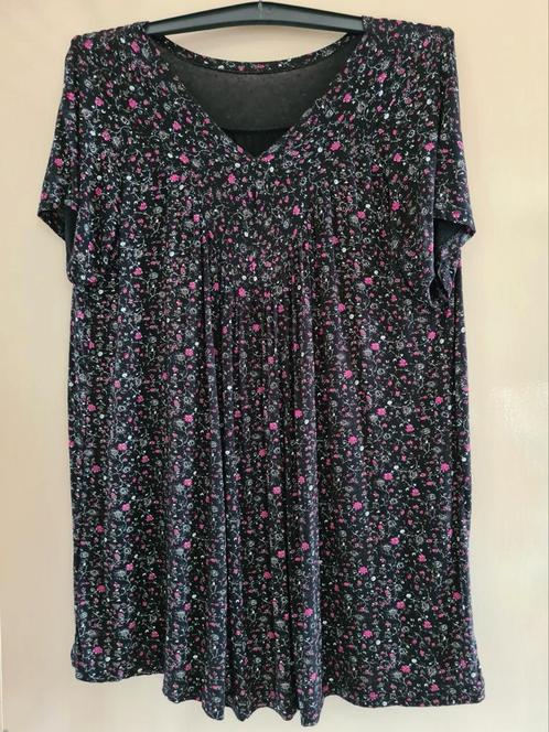 Tuniek, A-lijn, zwart gebloemd. Mt.44. Als nieuw., Kleding | Dames, Grote Maten, Zo goed als nieuw, Blouse of Tuniek, Zwart, Ophalen of Verzenden