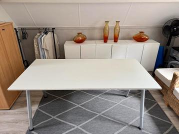 Moderne IKEA tafel 160x80 cm.Verstelbaar. Als nieuw! beschikbaar voor biedingen