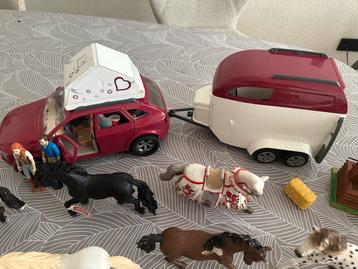 Sleich paarden trekwagen met 19  paarden 3 hondjea beschikbaar voor biedingen