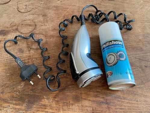 Goedwerkende scheerapparaat met een bus scheerkop cleaner, Sieraden, Tassen en Uiterlijk, Uiterlijk | Gezichtsverzorging, Zo goed als nieuw