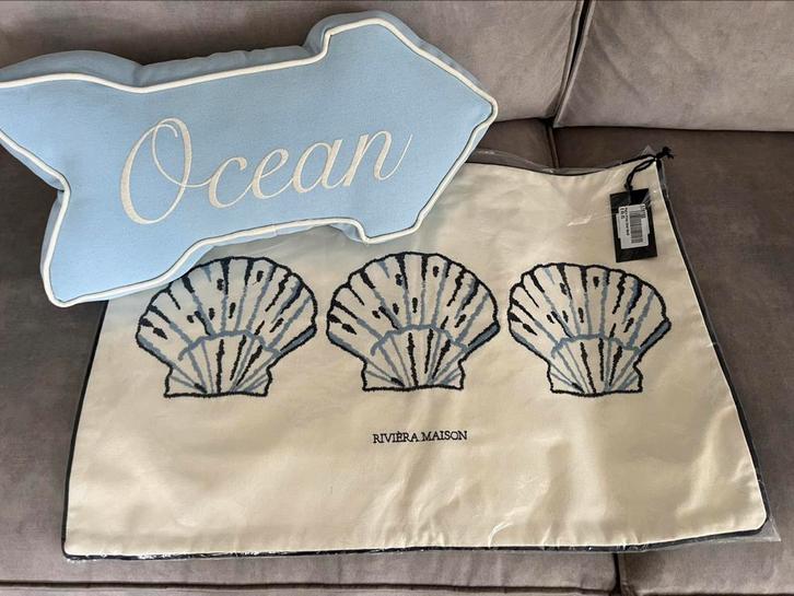 Kussens Riviera maison NIEUW zomer 2025 blauw schelpen, Huis en Inrichting, Woonaccessoires | Kussens, Nieuw, Blauw, Rechthoekig