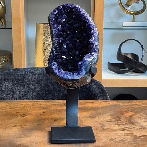 amethist uruguay op standaard sale, Verzamelen, Mineralen en Fossielen, Mineraal, Ophalen of Verzenden