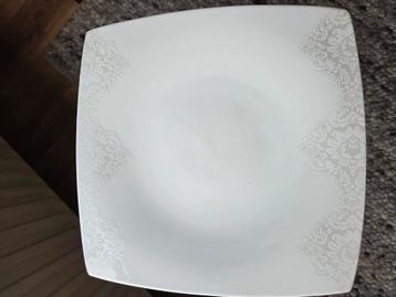 6 Vierkante diner borden met Decoratie beschikbaar voor biedingen