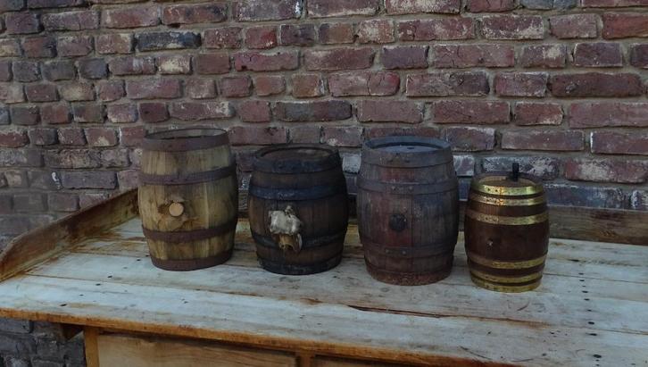 4 kleine wijnvaatjes vaatjes, Antiek en Kunst, Curiosa en Brocante, Ophalen