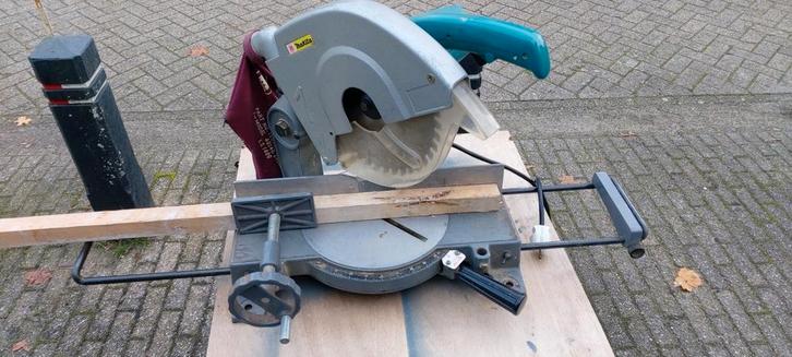 Makita Afkortzaagmachine 2400B - Gebruikt, Doe-het-zelf en Verbouw, Gereedschap | Zaagmachines, Gebruikt, Afkortzaag, 1200 watt of meer