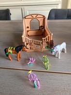 Playmobil stal Kitty met 2 paarden, emmer en stijgbeugels, Ophalen of Verzenden, Los playmobil, Zo goed als nieuw