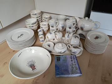 Lavendel servies van JET  64delig beschikbaar voor biedingen