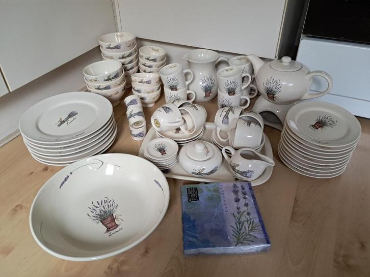 Lavendel servies van JET  64delig, Huis en Inrichting, Keuken | Servies, Nieuw, Compleet servies, Overige stijlen, Aardewerk, Ophalen