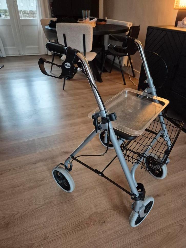 Gekeurd en als NIEUW rollator twv 100 euro, Diversen, Rollators, Zo goed als nieuw, Lichtgewicht, Ophalen of Verzenden