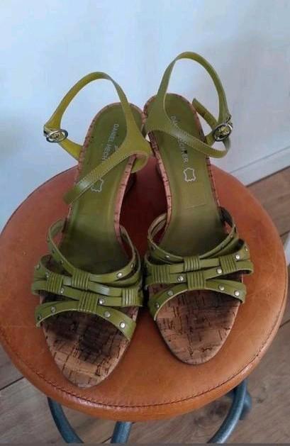 Prachtige groene sandaaltjes, kurken sleehak, mt 41, Kleding | Dames, Schoenen, Zo goed als nieuw, Sandalen of Muiltjes, Groen