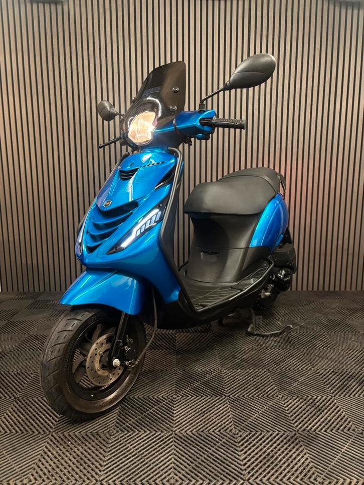 PIAGGIO ZIP 2017 4T 2V BROM FULL OPTION ICE CANDY BLEU, Fietsen en Brommers, Scooters | Piaggio, Zo goed als nieuw, Zip, Maximaal 45 km/u