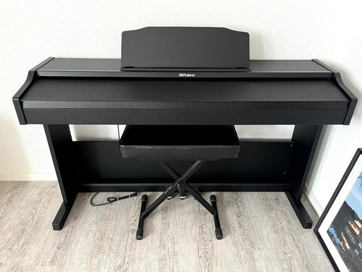 Roland rp102 digital piano, Muziek en Instrumenten, Piano's, Zo goed als nieuw, Piano, Zwart, Ophalen