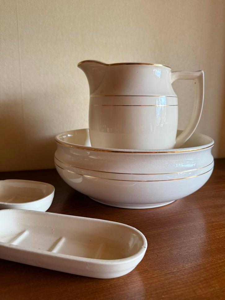 Vintage waskomset met kan, po en zeepbakjes - jaren 50, Antiek en Kunst, Antiek | Keramiek en Aardewerk, Ophalen