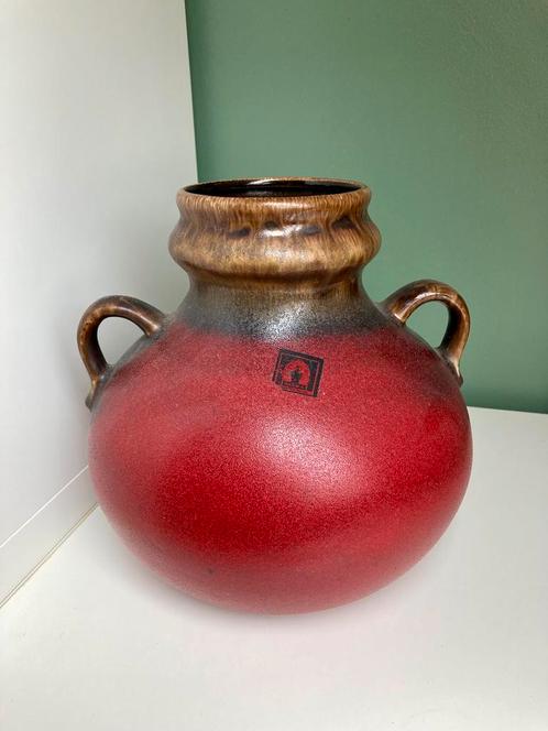 Jasba vintage vaas in ossenbloed rode kleur, Huis en Inrichting, Woonaccessoires | Vazen, Ophalen of Verzenden