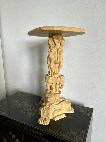 Ivorine piëdestal / plantentafetje beschikbaar voor biedingen