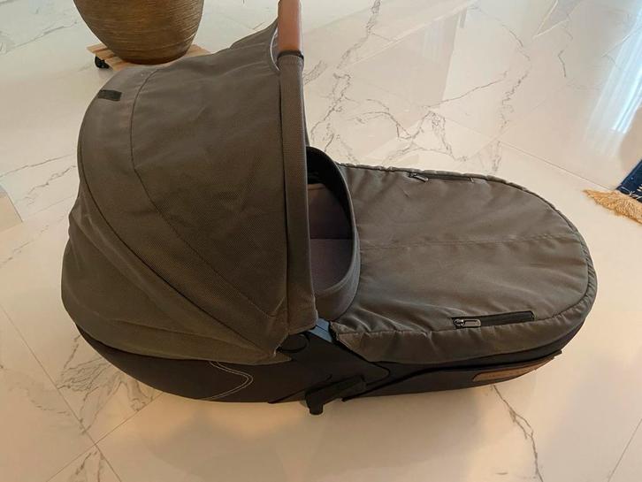 Mutsy iGo Urban Nomad - Donkergrijs, Kinderen en Baby's, Kinderwagens en Combinaties, Zo goed als nieuw, Combiwagen, Mutsy, Met reiswieg