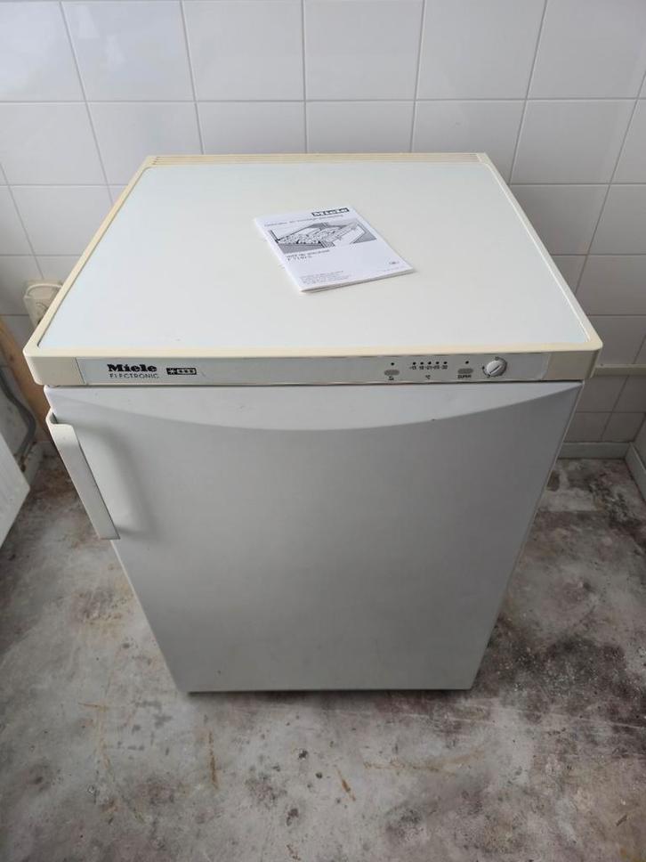 Miele F 7140 S diepvries vrieskast vriezer tafelmodel, Witgoed en Apparatuur, Vriezers en Diepvrieskisten, Gebruikt, Vrijstaand