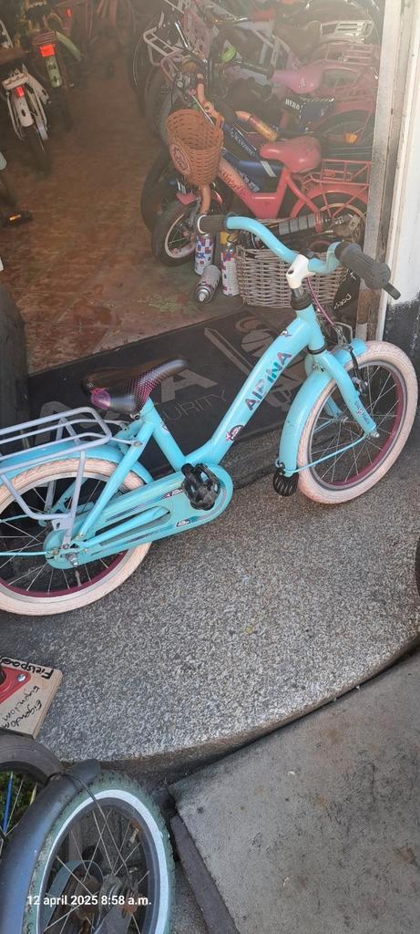 Gave Alpina en loekie meisjes fietsen. 16 of 18 inch, Fietsen en Brommers, Fietsen | Kinderfietsjes, Zo goed als nieuw, 16 tot 20 inch