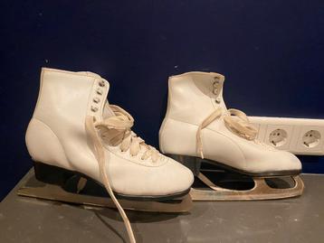 Witte Kunstschaatsen - Maat 40 beschikbaar voor biedingen