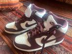 Nieuwe Bordeaux rood Nike dunk high, maat 37,5, Kleding | Dames, Schoenen, Nieuw, Ophalen of Verzenden, Rood